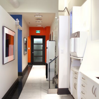 https://staging.vibrantsquaredental.com/wp-content/uploads/2019/01/vibrant-dental-square-corridor-400x400.jpg