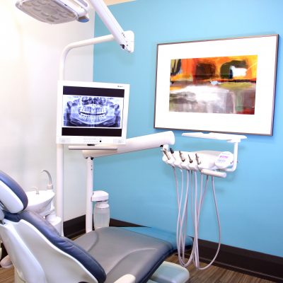 https://staging.vibrantsquaredental.com/wp-content/uploads/2019/01/vibrant-dental-square-dentist-room02-400x400.jpg